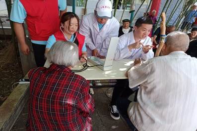 图2三下乡实践活动——秦娟