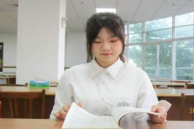 袁笑笑-学习照片